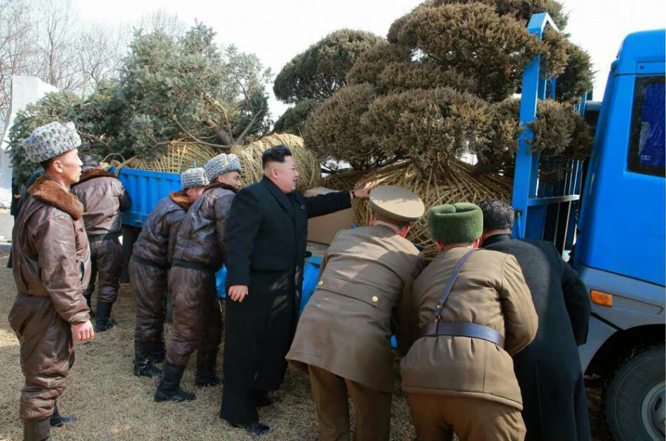 النشاطات العسكريه للزعيم الكوري الشمالي كيم جونغ اون .......متجدد  - صفحة 2 Kim%2BJong-un%2Bvisited%2Bthe%2BKorean%2BPeople's%2BArmy%2BGolden%2BHelmet%2Bforce%2B5