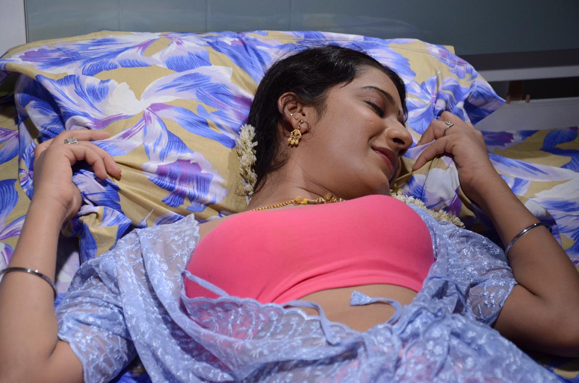 Malayalam actress Tamil masala movie drogam nadanthathu enna hot stills gil...