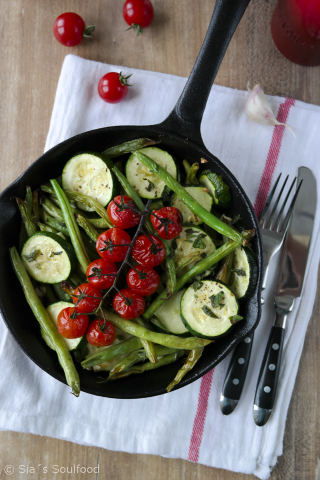 Zucchini-Bohnen-Gemüse mit Tomaten