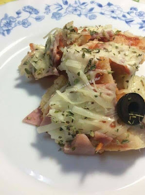 Pan Con Tomate, Jamón Cocido, Queso Y Aceitunas
