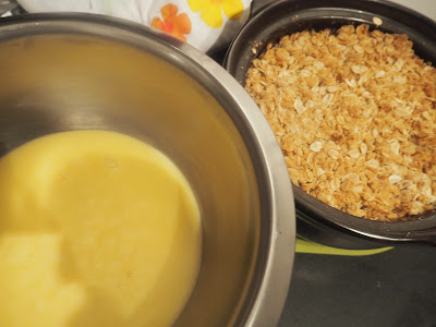 apple crumble and custard