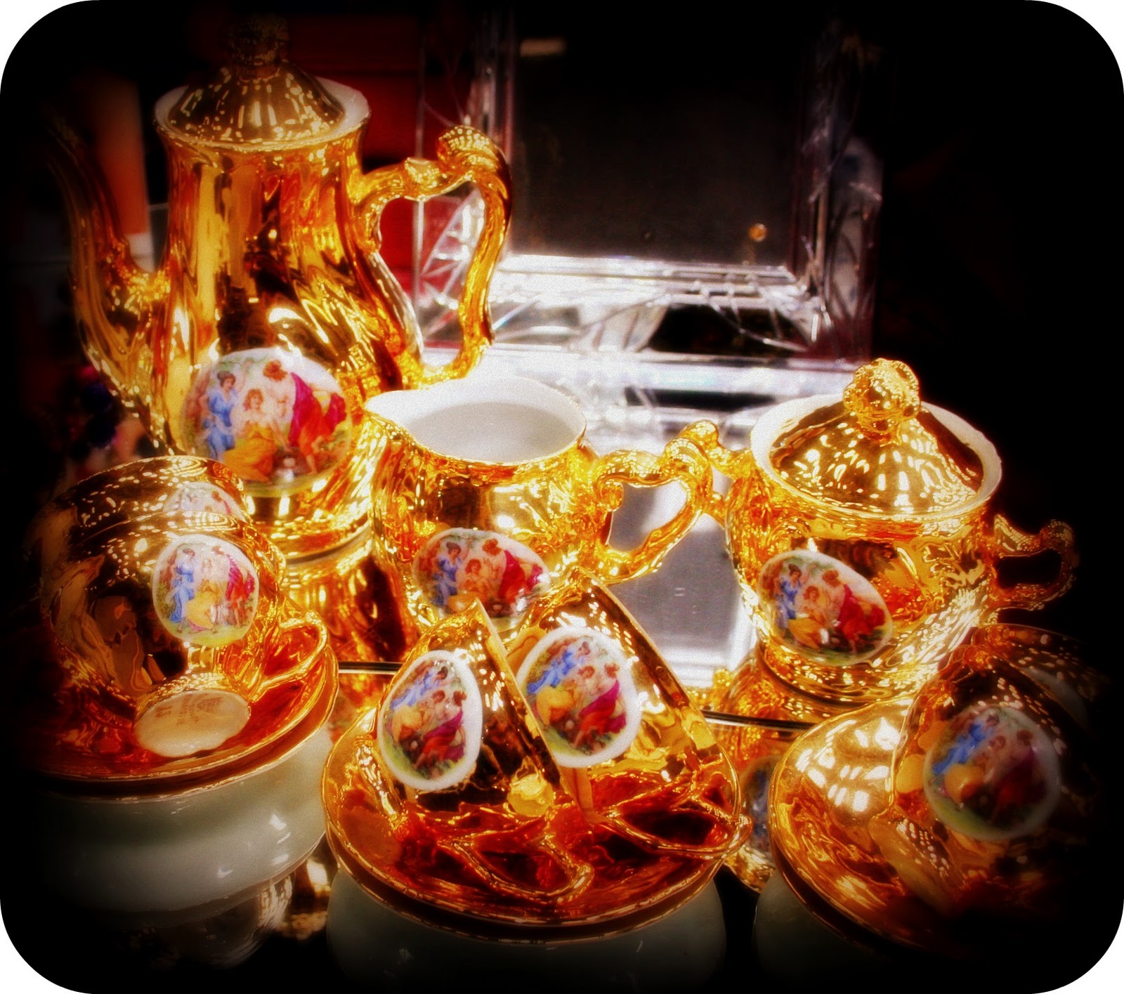 Fancy Vintage New Vintage Gold and Blue Teapot.