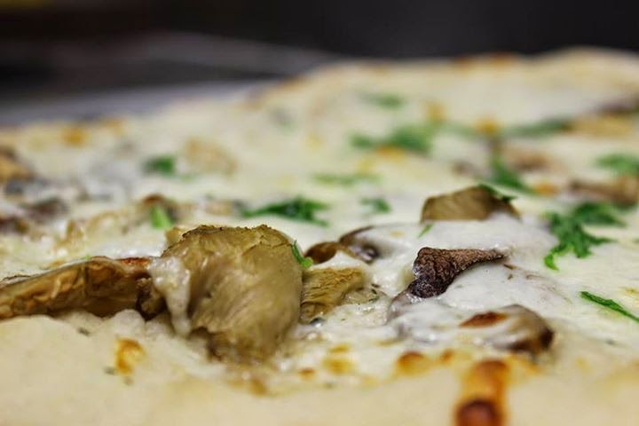 amFOG Farm Mushroom Pizza