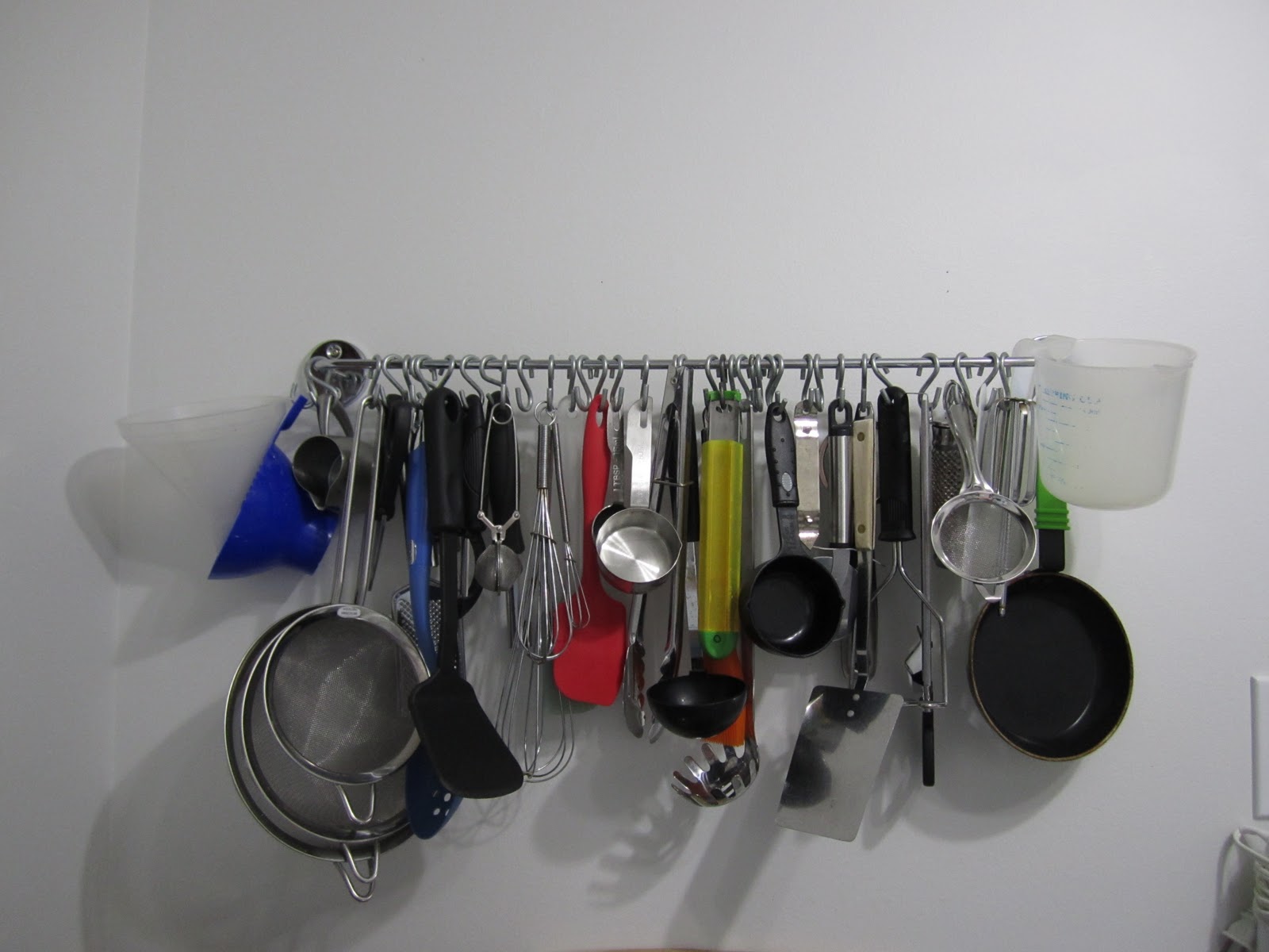 Busy Fingers: Organizing Kitchen Tools