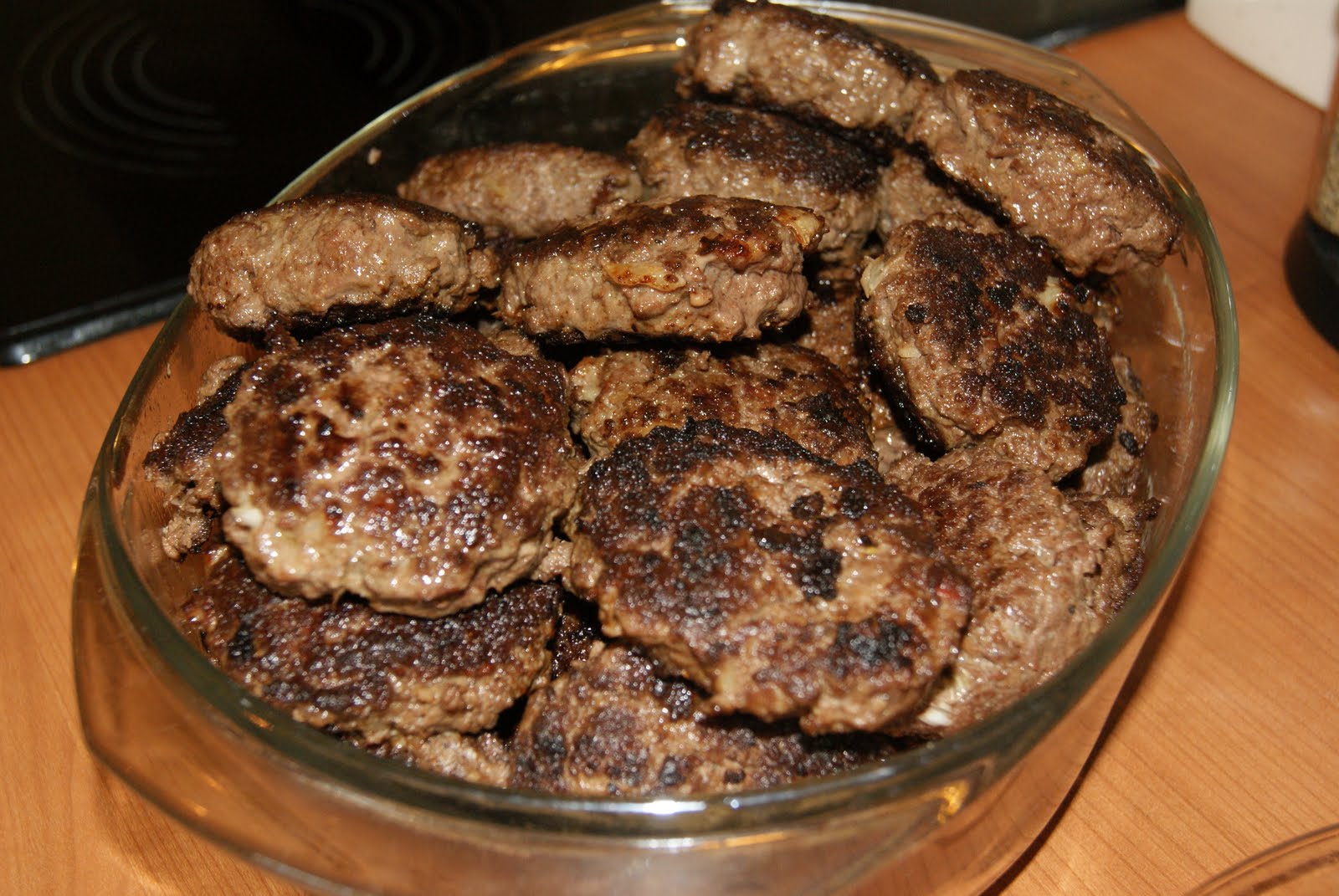 Karbonade Servert Med Grønnsaker Og Poteter