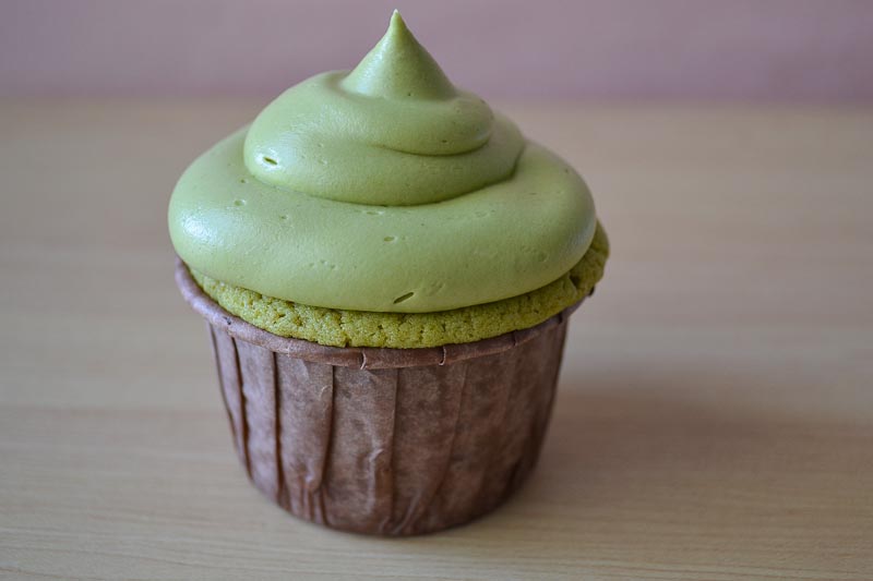 Oishii Treats Matcha Cupcakes with Matcha Cream Cheese Oishii Treats Matcha Cupcakes with Matcha Cream Cheese
