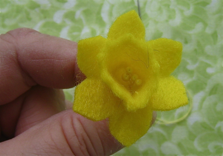 Art and Stitch Felt Daffodil Tutorial