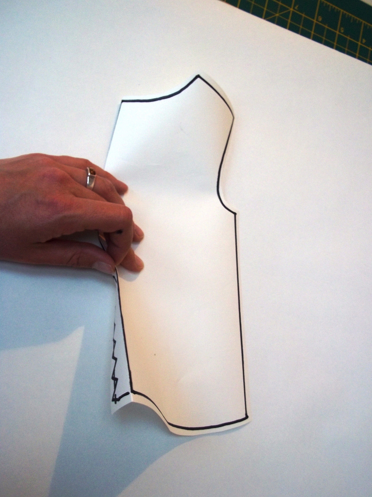 Jo sews Velcroclosure kids' apron + tutorial!