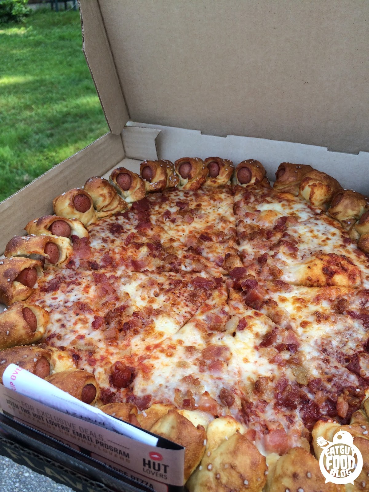 FATGUYFOODBLOG Pizza Hut PRETZEL Hot Dog Bites Bacon Pizza