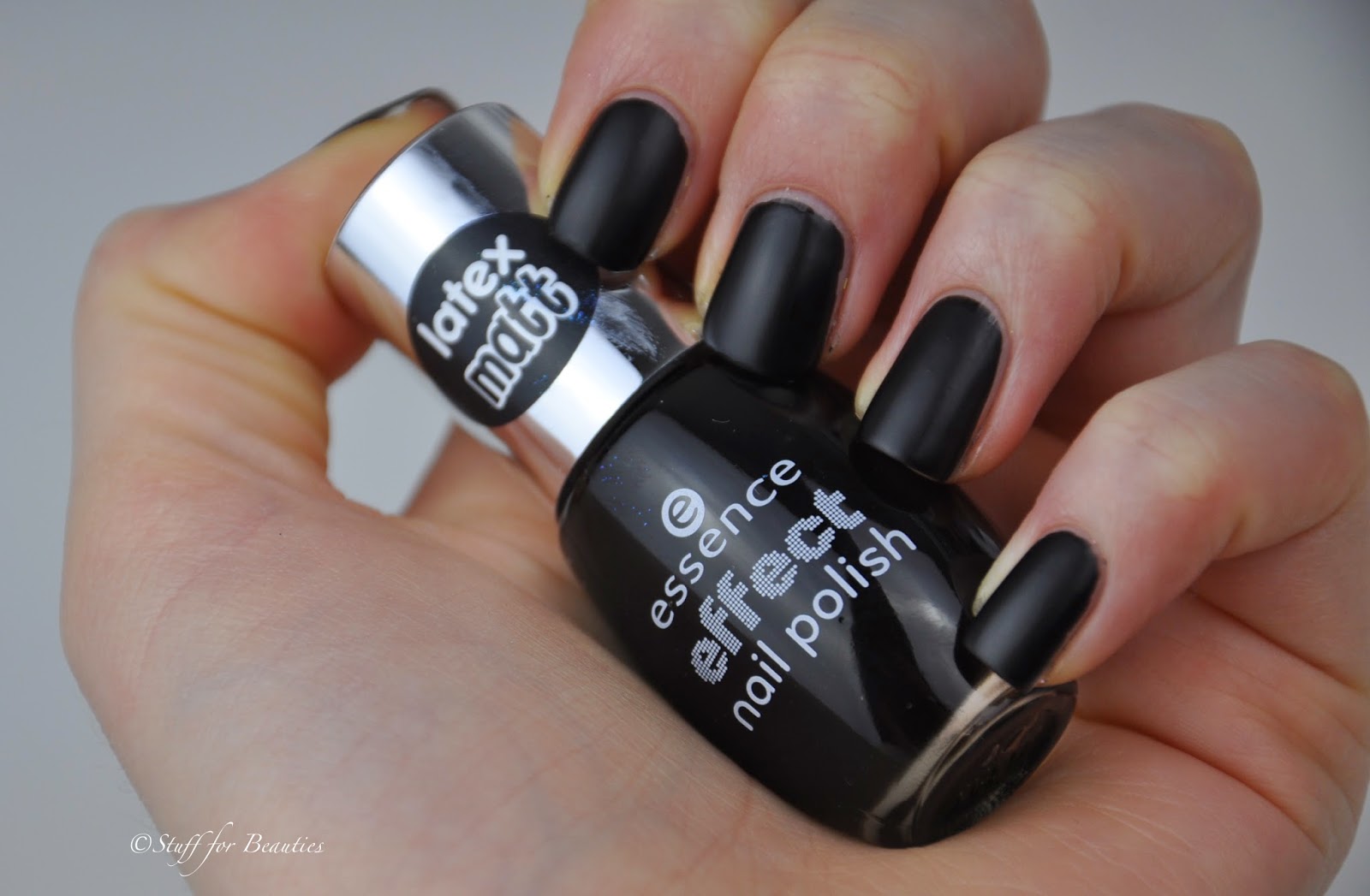 Mrs Super Sophia Essence Effect Nail Polish Liquid Foil Und Latex Matt Tragebilder