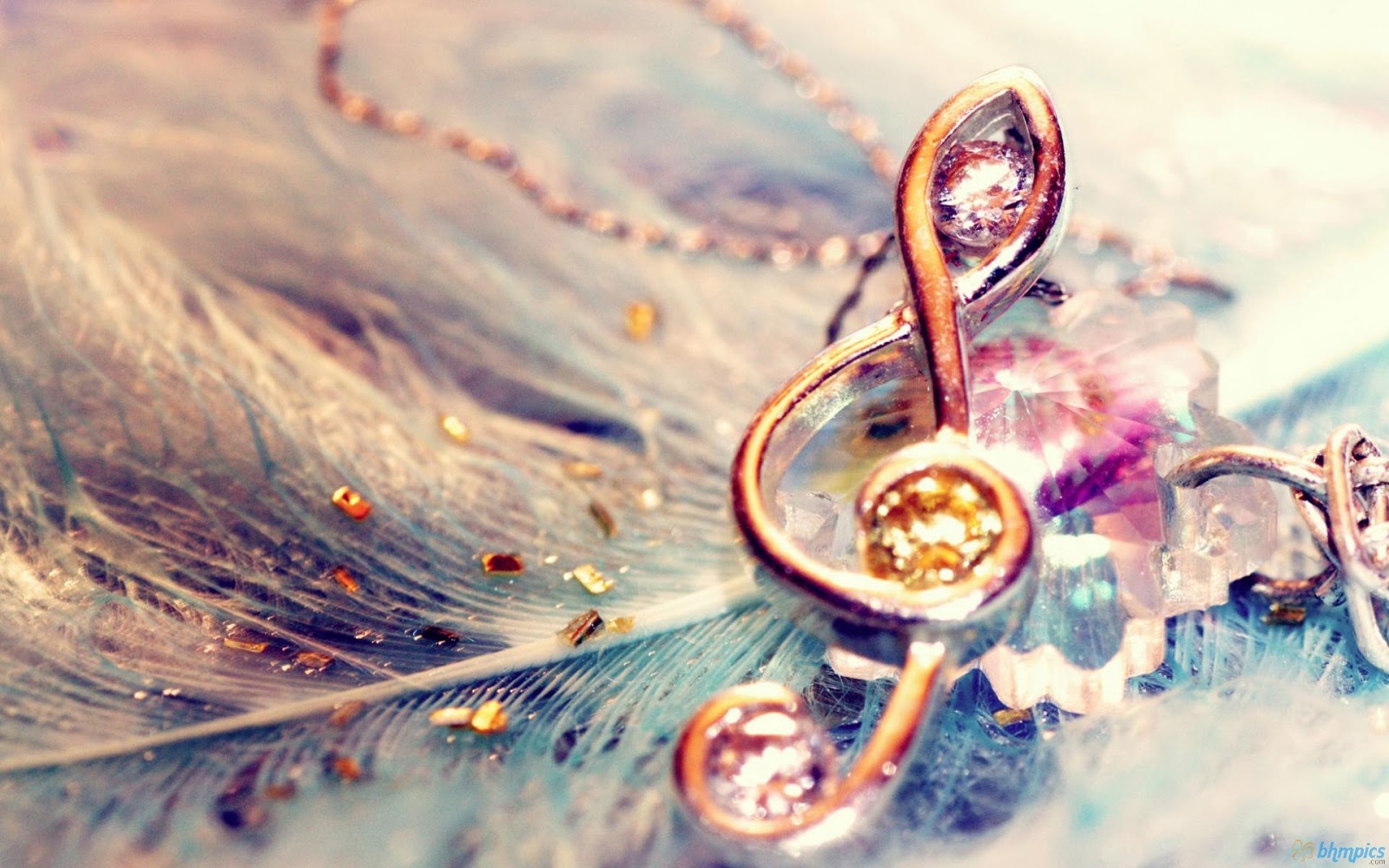 http://1.bp.blogspot.com/-M1o2ZOS8Xq0/UHr1nEdrARI/AAAAAAAAGOw/FBSZSlqyDLY/s1600/diamond_treble_clef-1920x1200.jpg