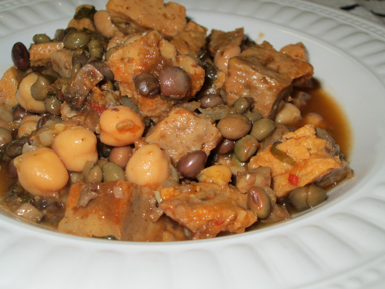 "Nuestra Cena"...Vegan Cuisine with a Latin Flavor Yummy Seitan and Beans