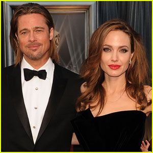 Angelina Jolie Bikin Replika Cincin Tunangan Dari Brad Pitt [ www.BlogApaAja.com ]