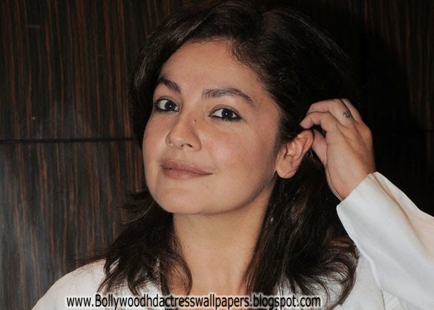 pooja bhatt hd wallpapers