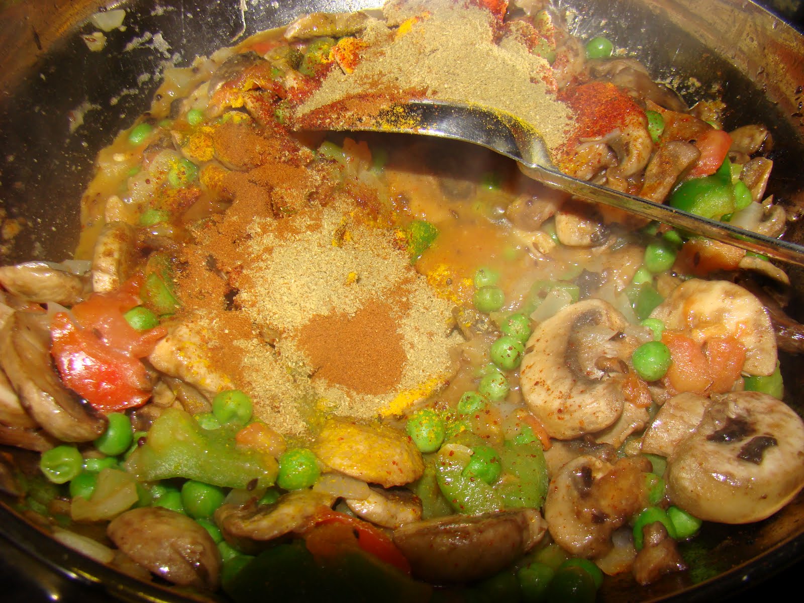 My Favorite Recipes Collection Spicy Mushrooms, Peas, and Green Bell