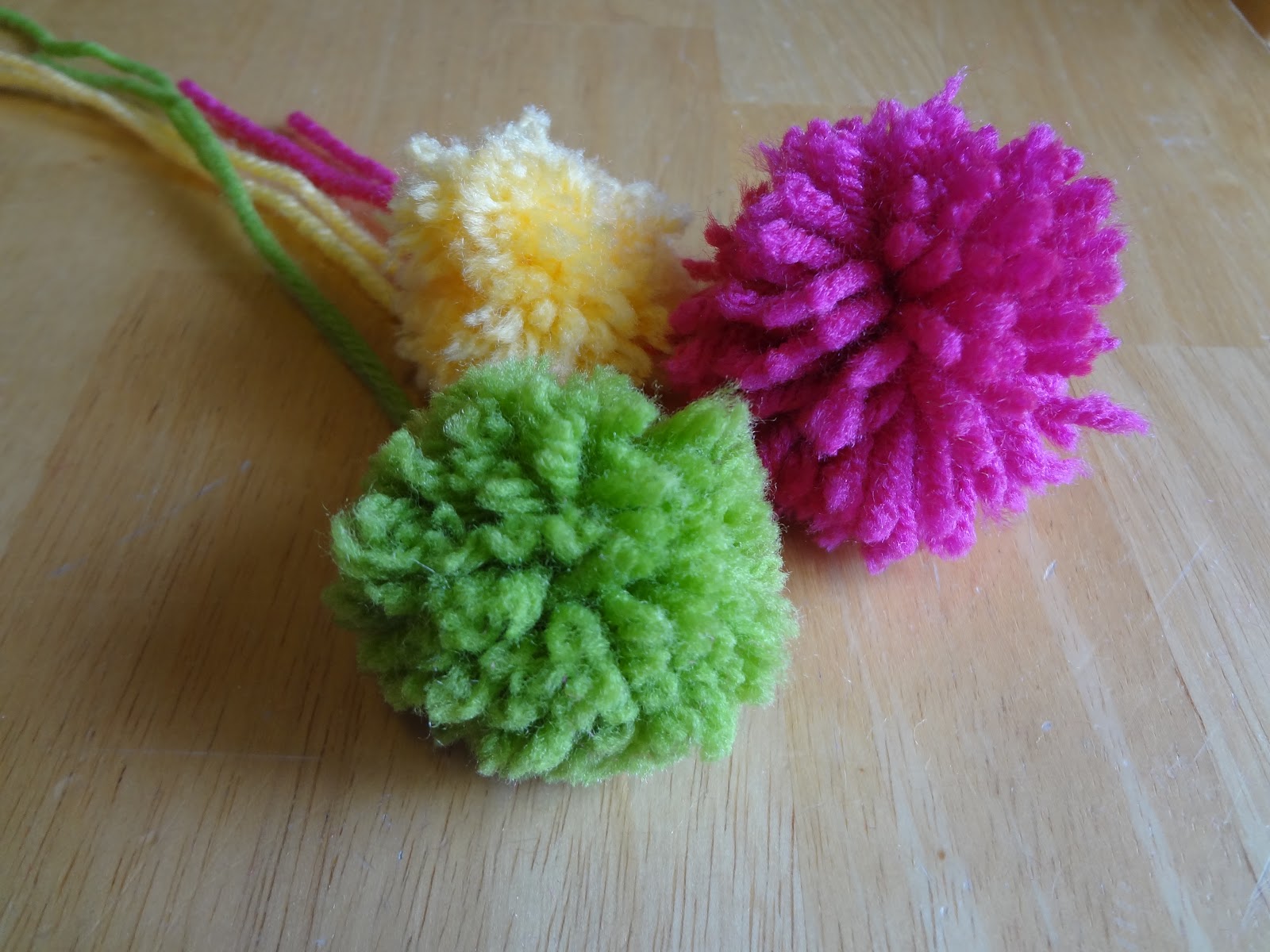 Fiber Flux From the Stitch Library...How to Make A Pom Pom