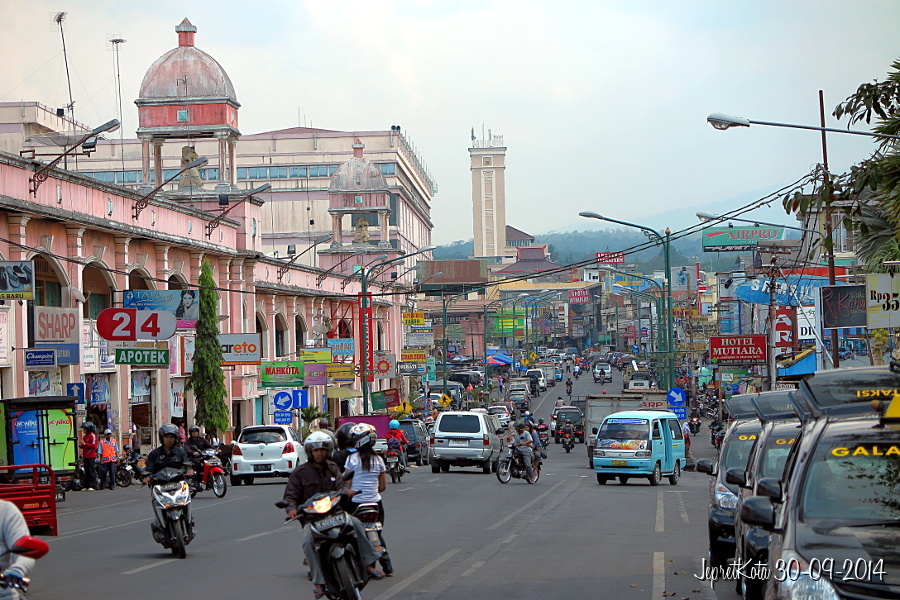 Photo Perjalanan Ke Kota Dan Desa Atau Tempat Menarik Jalan Sudirman Kota Salatiga Per September 2014