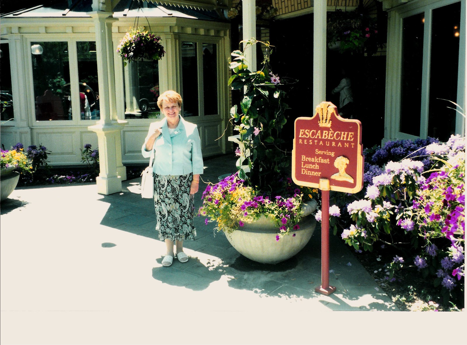 Relevant Tea Leaf Visiting NiagaraontheLake, Ontario, Canada