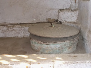 Model of the grinder  rotating which was used to grind f flour in medivial times.