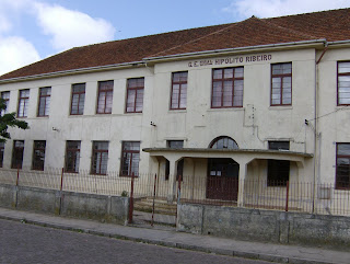 Nosso prédio antigo - estamos quase chegando aos 100 anos.