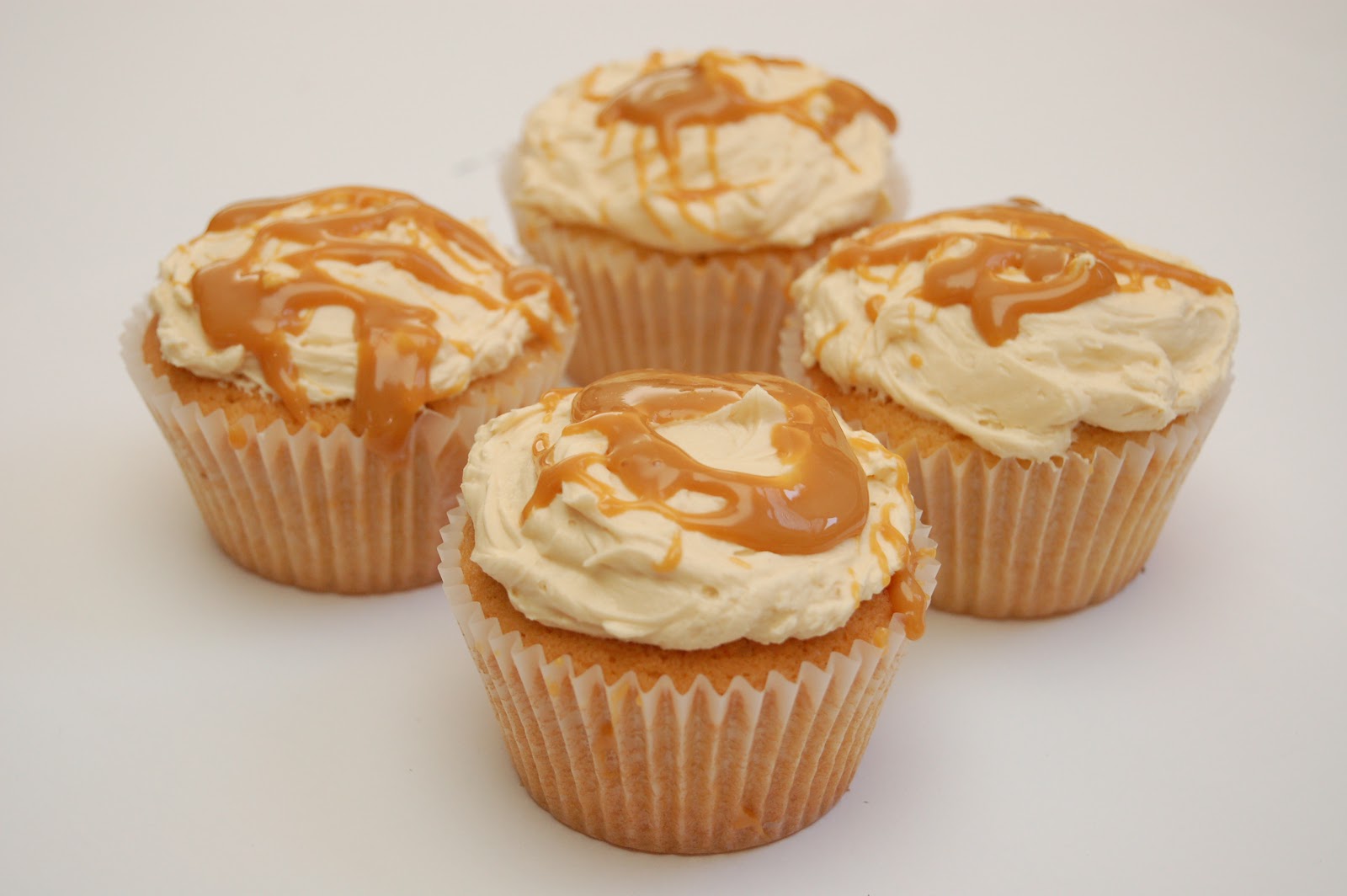 how to eat properly vanilla caramel cupcakes with salted caramel frosting