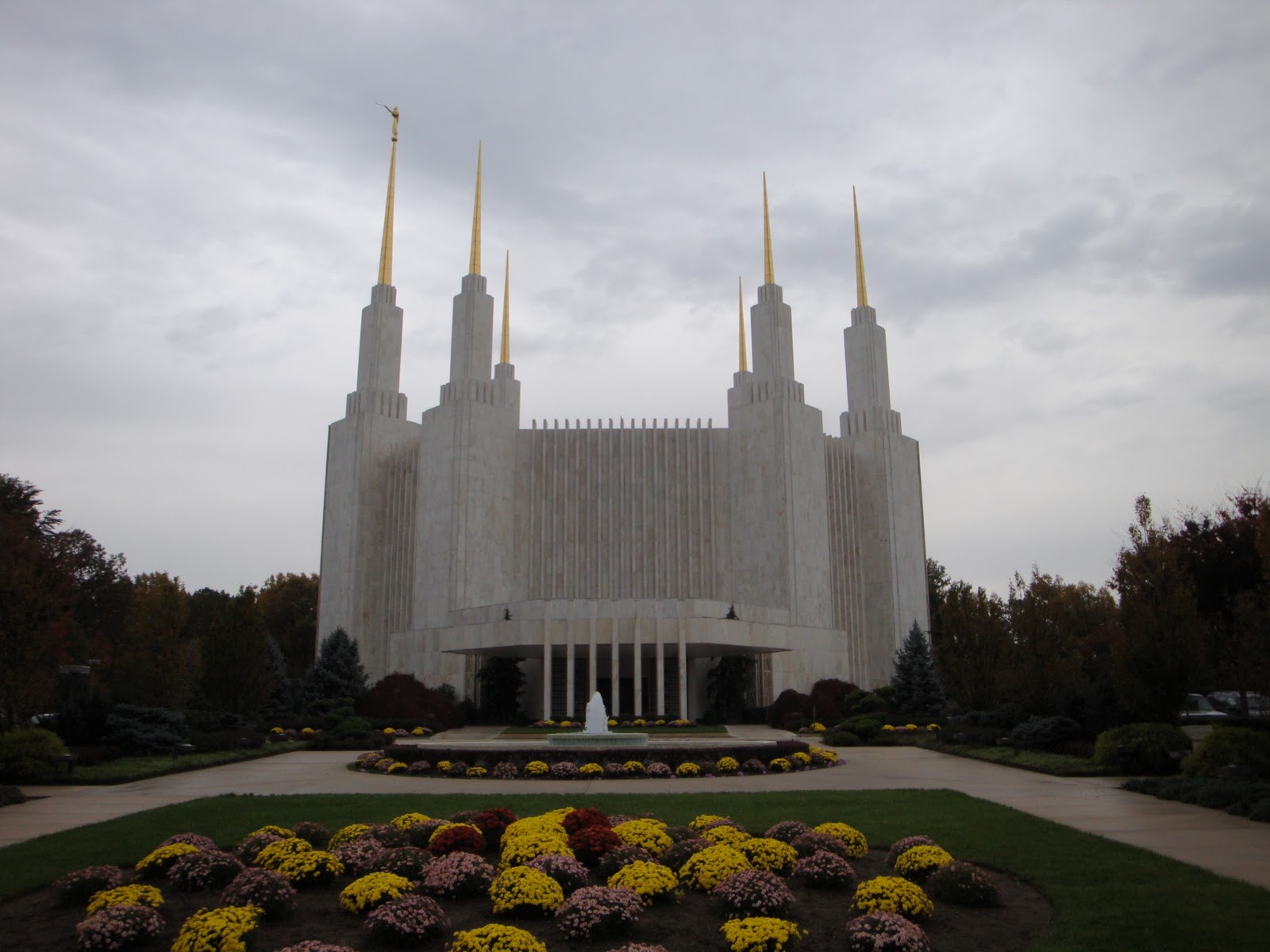 If You Were Born And Raised In Oakland You Most Likely Thought The Mormon Temple Was Disneyland Lds Temples Mormon Temples Oakland