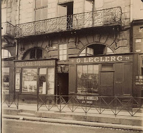 Balcon inférieur du 21 quai de l'Horloge à Paris vers 1900 sur une photo de Atget