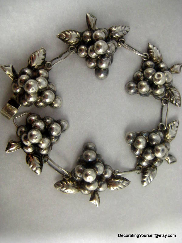 Selling Vintage Jewelry On eBay and Etsy