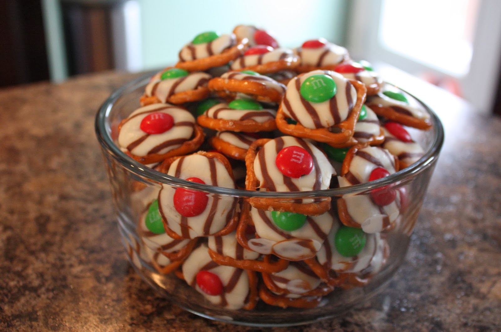 Recipe// Hershey Kisses Pretzels — Renée Nicole