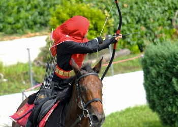 Kelab Greenboc Bergambar Erina Pemanah Penunggang Kuda Dari Malaysia Yang Hebat