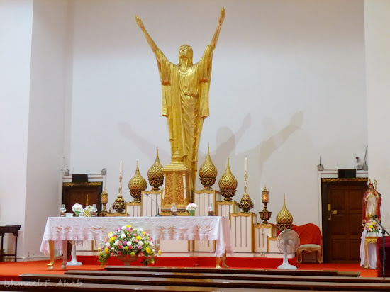 Golden image of Jesus Christ in Holy Redeemer Church, Bangkok