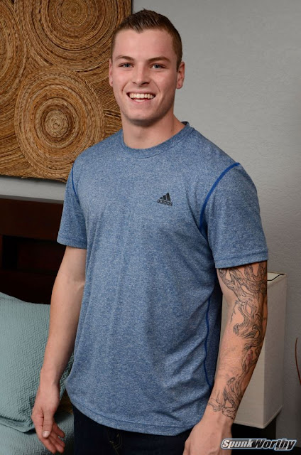 desnudo, gay, Hombre, Homoerotico, Homosexual, Lucas, miembro viril, modelo, pornstar, rubio/güero, stripper, tatuado, 