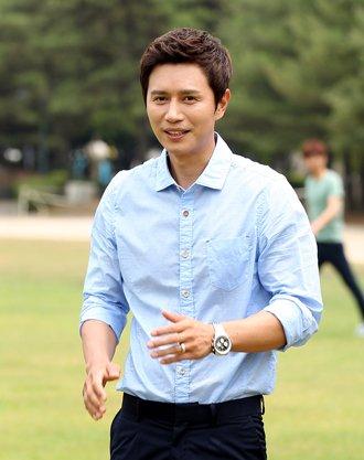 BIODATA ARTIS KOREA: FOTO KIM MIN JONG