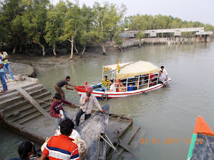 A boat stop on Gosaba Island on way to Godhkali Port.