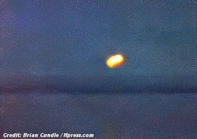 UFO Hovers Over Lake Erie, Then 'Took Off Upwards,' says Witness 7-4-14