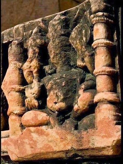 mutilated ganesh idol at Qutub Minar complex