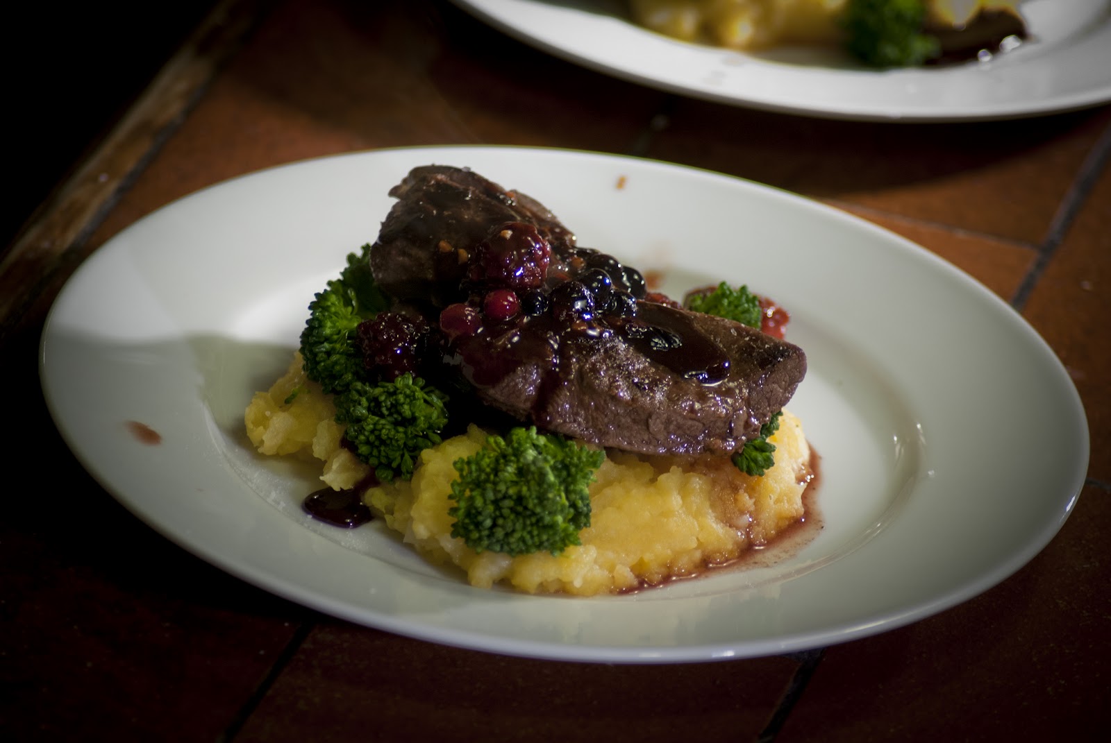 eatpointlove Panfried Venison w. Berry Jus, Swede Mash & Broccoli (8pp)