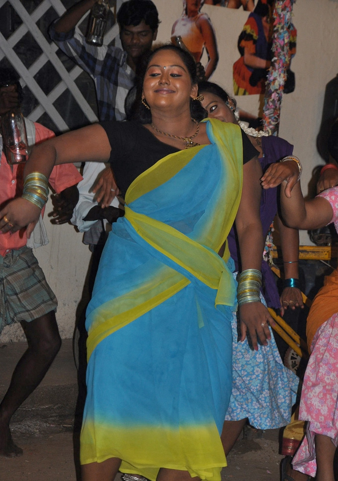 Nanbargal Kavanathirku Tamil 2012