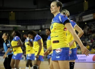 Jugadoras del Metz francés usando polleras | Mundo handball