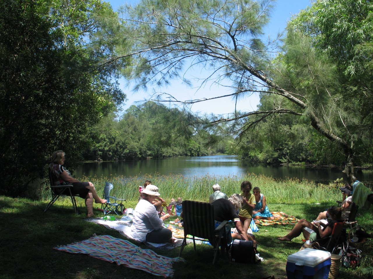 ON THE GRAPEVINE Clyde River Picnic