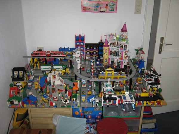 Kereeeen!! Miniatur Kota yang dibuat dari LEGO! Hasil karya orang INDO