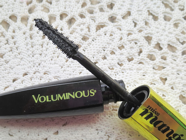 a picture of L'Oreal Volumimous Miss Manga Rock Mascara (brush close up)