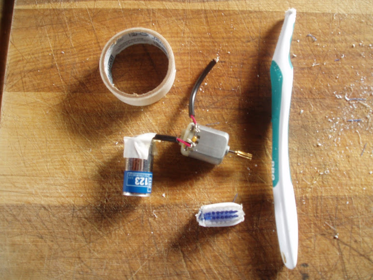 Cepillo de dientes eléctrico en proceso