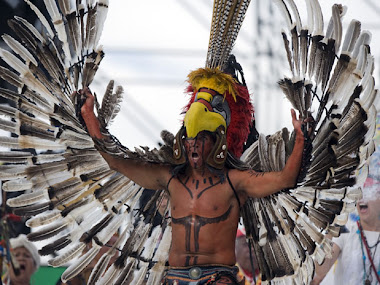 Chamán mexicano: Ritual do Lume Novo, simboliza a entrada dunha nova era.