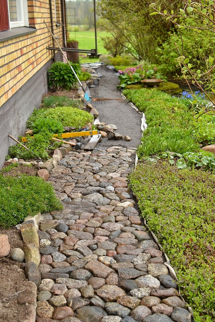 Backyard walkway, Outdoor landscaping, Backyard landscaping designs