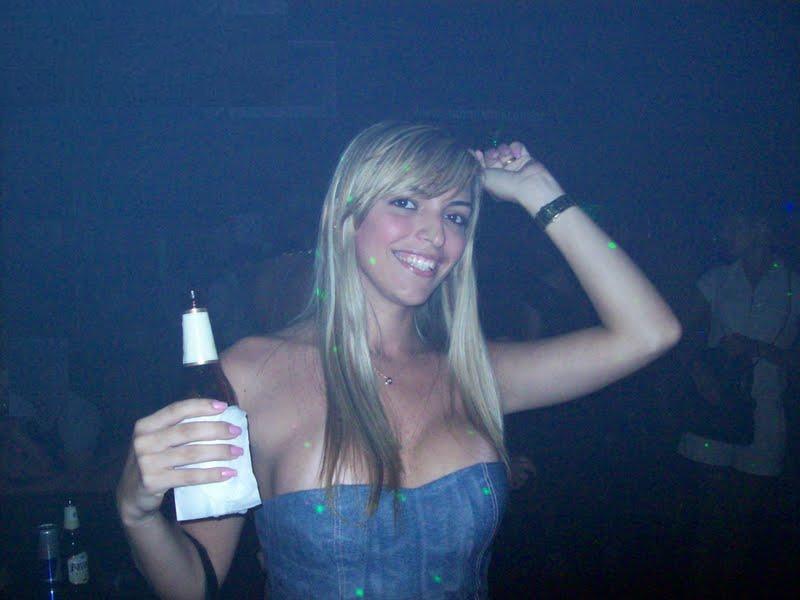 rubia pingona tetas infernales