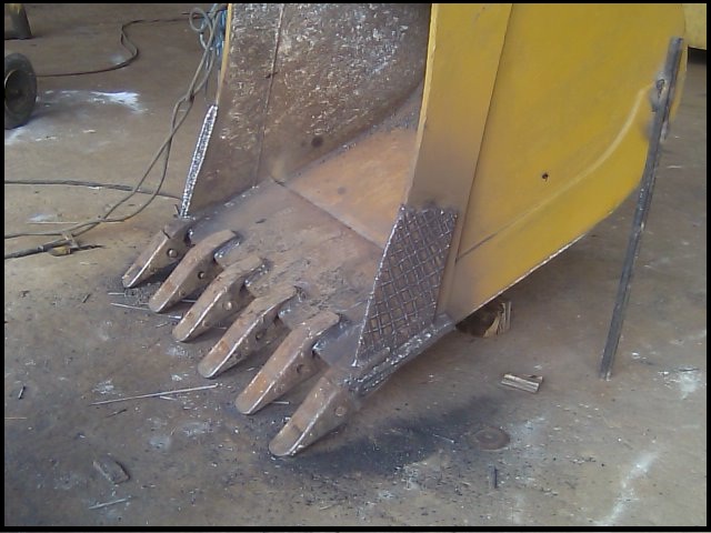 ING. ALEXANDER SAAVEDRA MAMBUSCAY: Reconstrucción de un cubo de excavadora