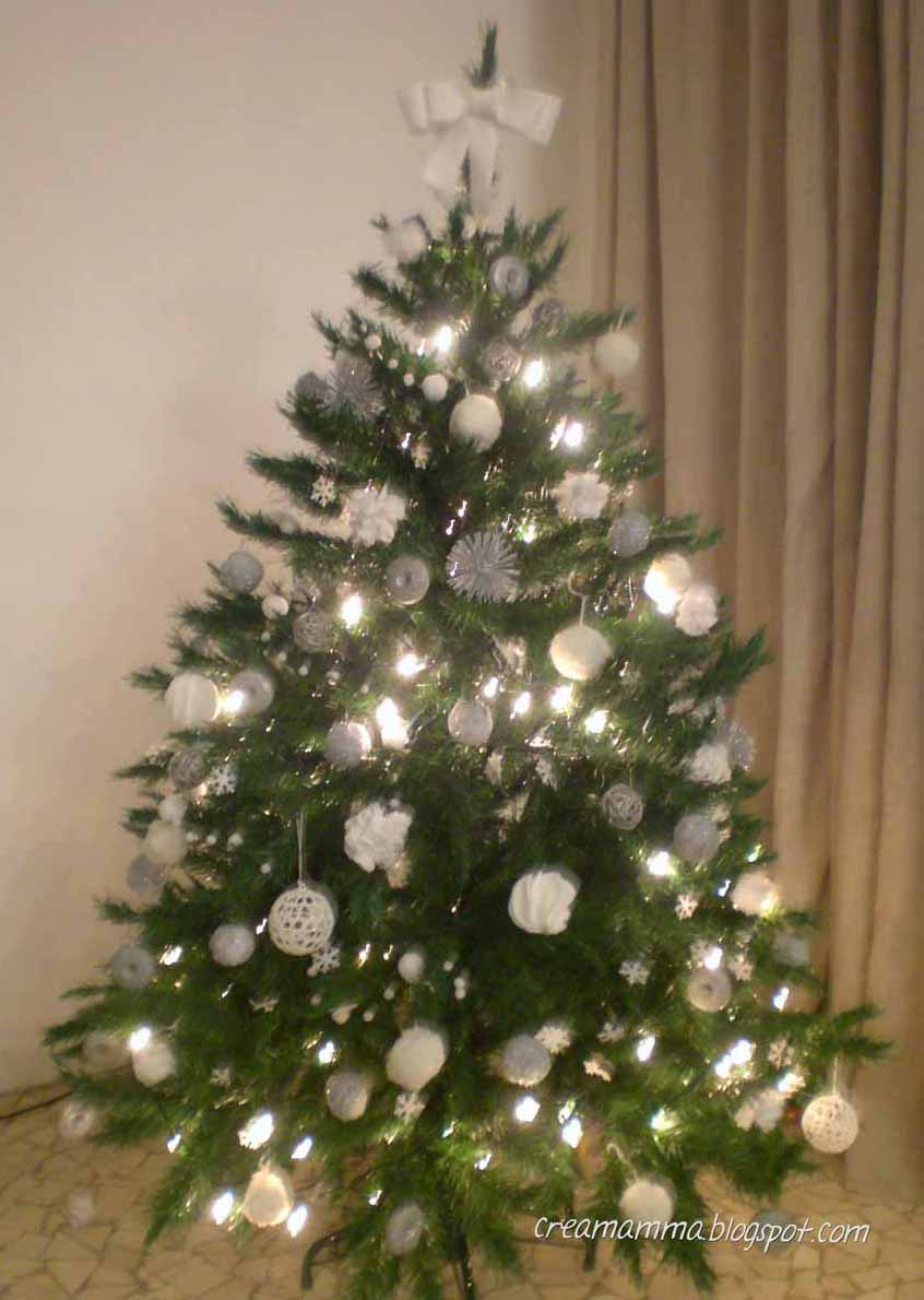 Albero Di Natale Bianco E Argento.Diario Di Una Creamamma Un Albero Di Natale Tutto Bianco E Argento