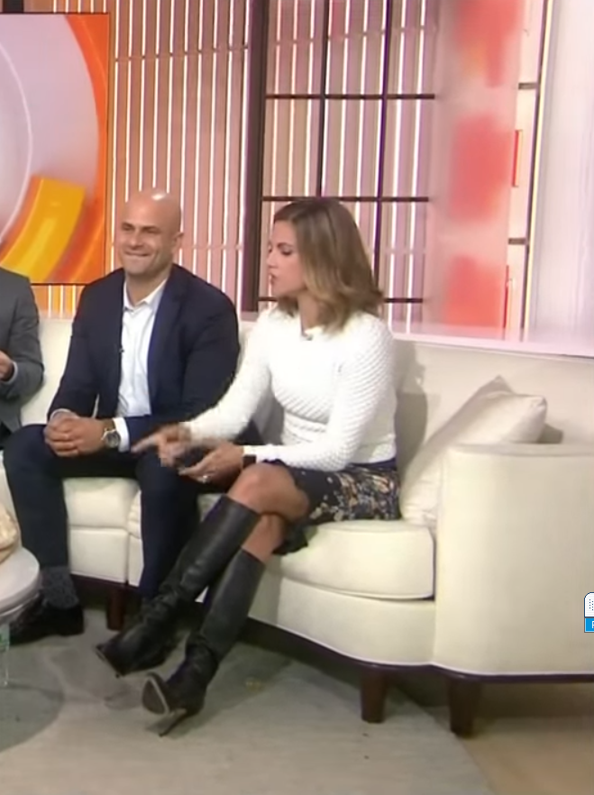 THE APPRECIATION OF BOOTED NEWS WOMEN BLOG : A CHARMING THIRD TIME LOOK