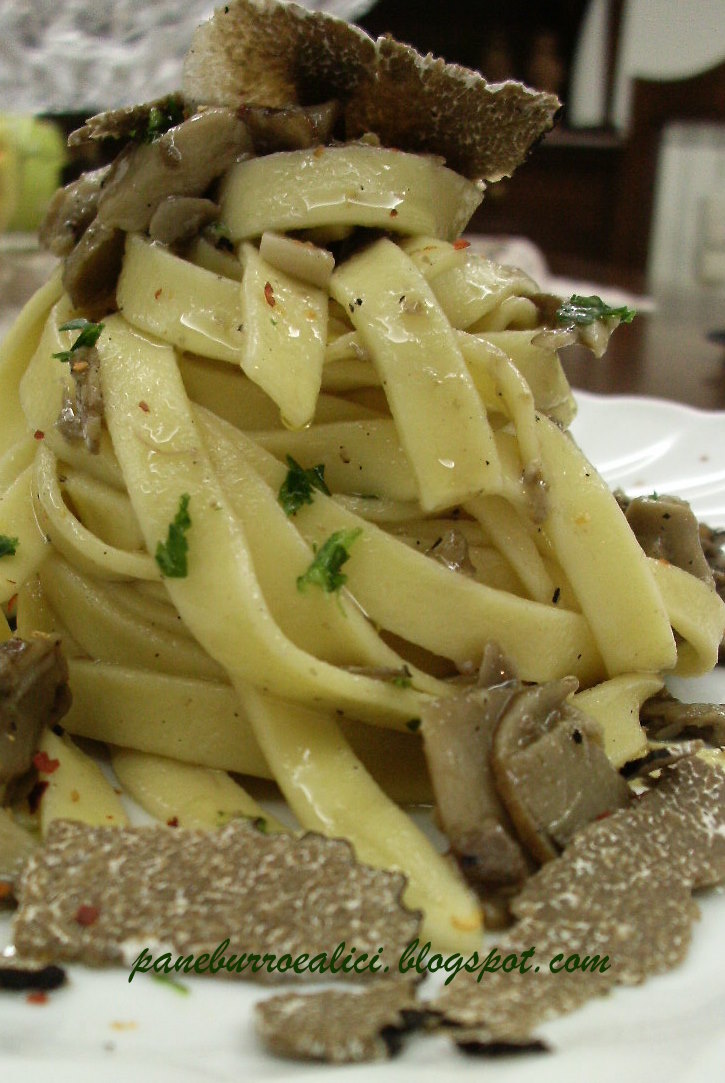 Pane, burro e alici Fettuccine con funghi porcini e tartufo